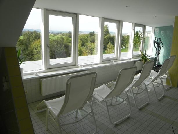 Imagen de la piscina del Parkhotel Cham. Foto 18