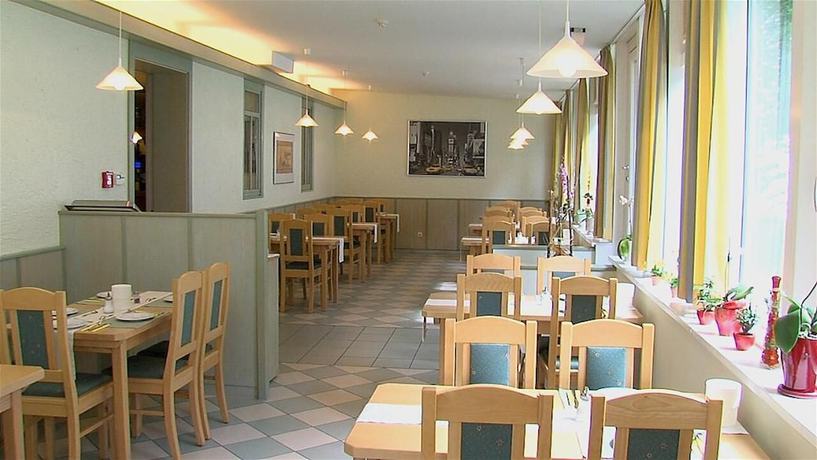Imagen del bar/restaurante del Parkhotel Cham. Foto 4
