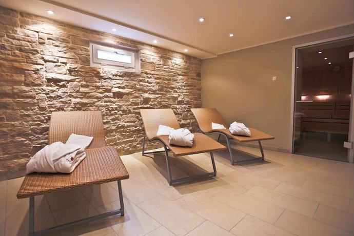 Imagen de la piscina del Parkhotel W&ouml;rlitz. Foto 19