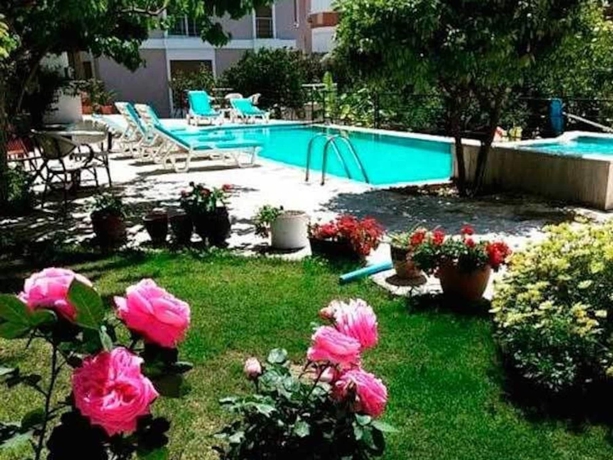 Imagen de la piscina del Parla Apart Otel. Foto 18