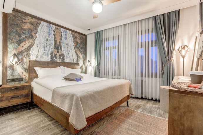 Imagen de la habitación del Parna Hotel. Foto 16