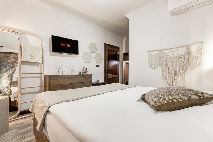 Imagen de la habitación del Parna Hotel. Foto 18
