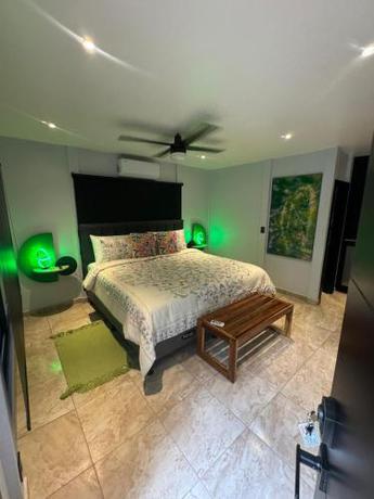 Imagen de la habitación del Parti Gras Hotel & Villas en Playa Potrero. Foto 18