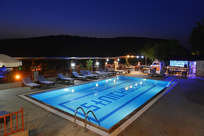 Imagen de la piscina del Patara Delfin Hotel. Foto 17