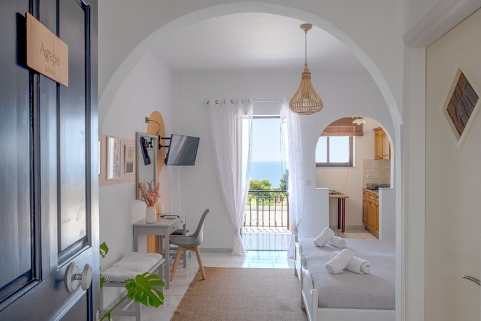 Imagen de la habitación del Pefkides Aegina Apartments. Foto 2