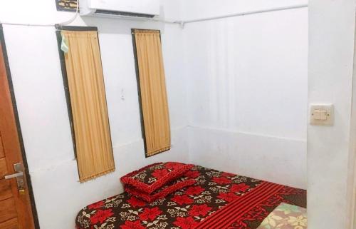 Imagen de la habitación del Penginapan Erbysa. Foto 19