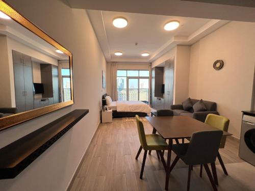 Imagen de la habitación del Penrose Place Dubai JVC. Foto 2