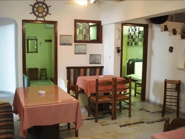 Imagen del bar/restaurante del Pension Lagoudera. Foto 3