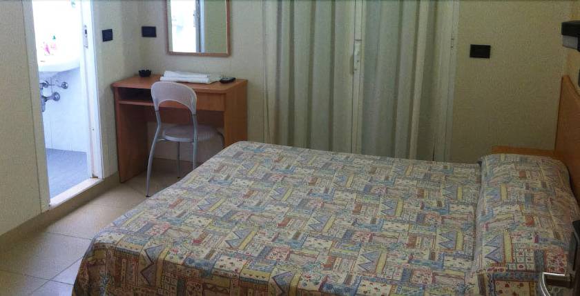 Imagen de la habitación del Pensione Londra. Foto 12