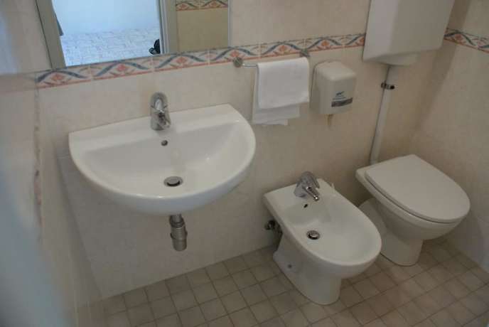 Imagen de la habitación del Pensione Londra. Foto 13
