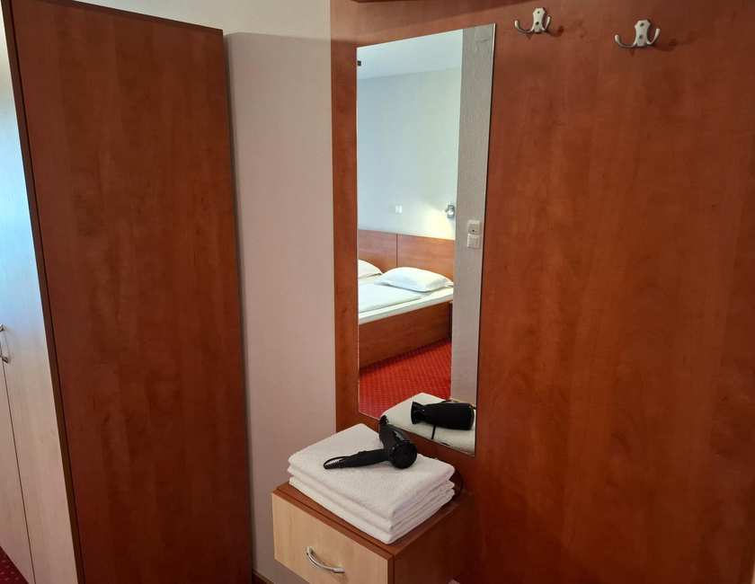 Imagen general del Pensiune Safrane, Băile Herculane. Foto 11