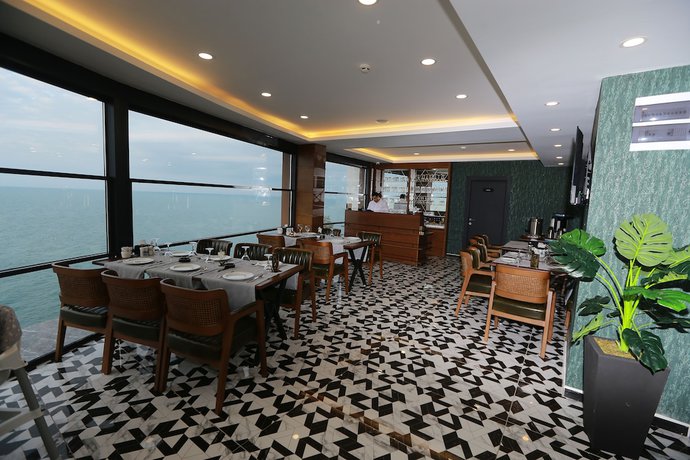 Imagen del bar/restaurante del Pentahor Hotel. Foto 3