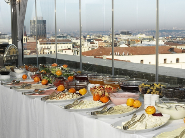 Imagen del bar/restaurante del Pera Center Hotel. Foto 3