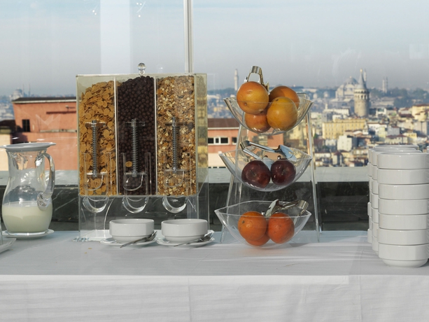 Imagen del bar/restaurante del Pera Center Hotel. Foto 5