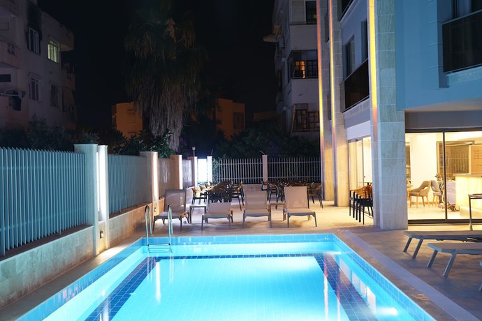 Imagen de la piscina del Peramis Hotel and Spa. Foto 20