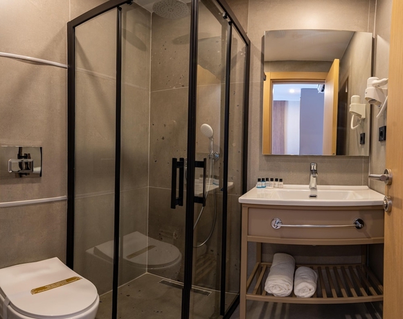 Imagen de la habitación del Perast City Hotel. Foto 5