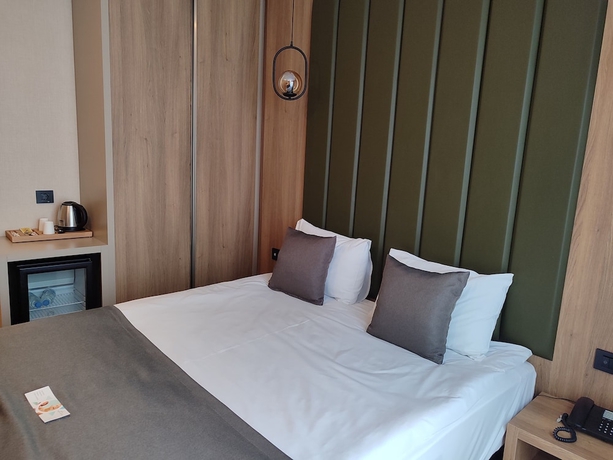 Imagen de la habitación del Perast City Hotel. Foto 10