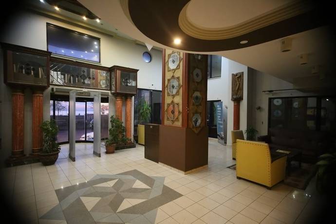 Imagen de los interiores del Peronti Hotel. Foto 20