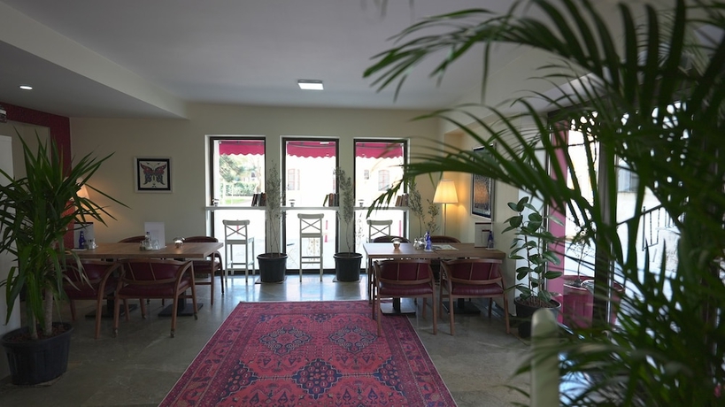 Imagen del bar/restaurante del Pertevniyal Aziziye Hotel. Foto 2