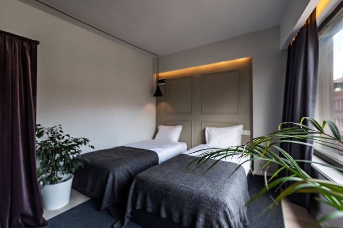 Imagen de la habitación del Pesa Suites. Foto 9