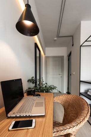 Imagen de la habitación del Pesa Suites. Foto 17