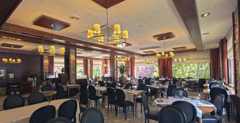 Imagen del bar/restaurante del Pessets Hotel & Apartamentos. Foto 5