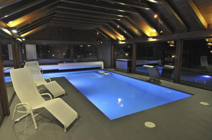 Imagen de la piscina del Pessets Hotel & Apartamentos. Foto 30