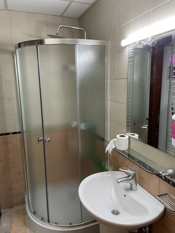 Imagen de la habitación del Pharos Inn Sheikh Zayed Hostel. Foto 17