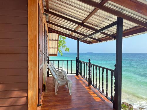 Imagen de la habitación del Phi Phi Private Beach Resort. Foto 19
