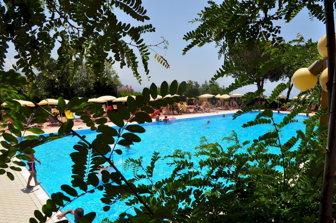Imagen de la piscina del Pianetamaratea Club Residence. Foto 9