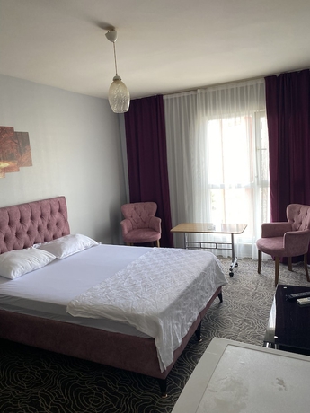 Imagen de la habitación del Pin Suites. Foto 10