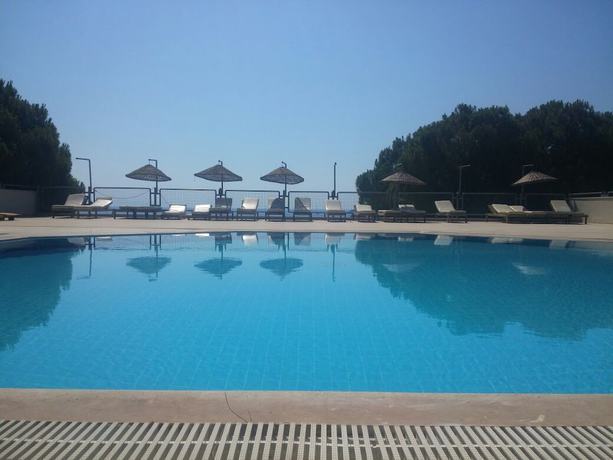 Imagen de la piscina del Pine Beach Boutique Hotel. Foto 17