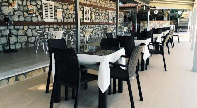 Imagen del bar/restaurante del Pine Beach Boutique Hotel. Foto 4