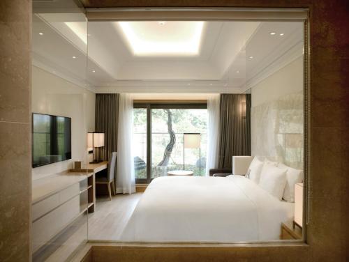 Imagen de la habitación del Pinegrove Hotel. Foto 6