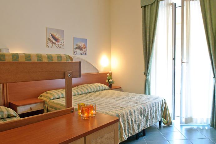 Imagen de la habitación del Pinetina Mare Baby Family. Foto 8