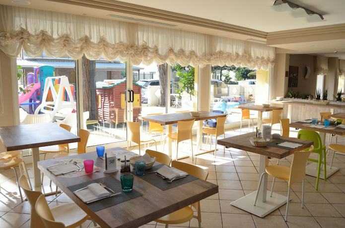 Imagen del bar/restaurante del Pinetina Mare Baby Family. Foto 6