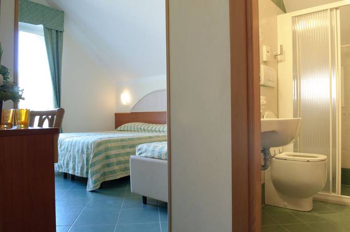Imagen de la habitación del Pinetina Mare Baby Family. Foto 9