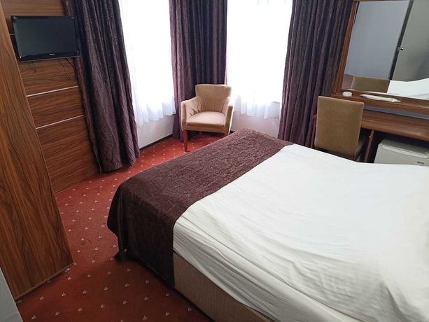Imagen de la habitación del Pirotel Hotel. Foto 9