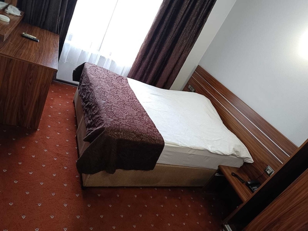 Imagen de la habitación del Pirotel Hotel. Foto 10