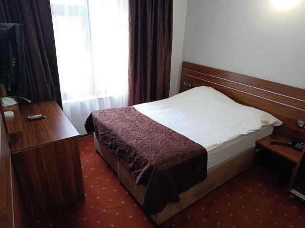 Imagen de la habitación del Pirotel Hotel. Foto 13