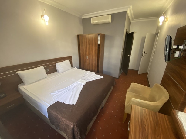 Imagen de la habitación del Pirotel Hotel. Foto 14