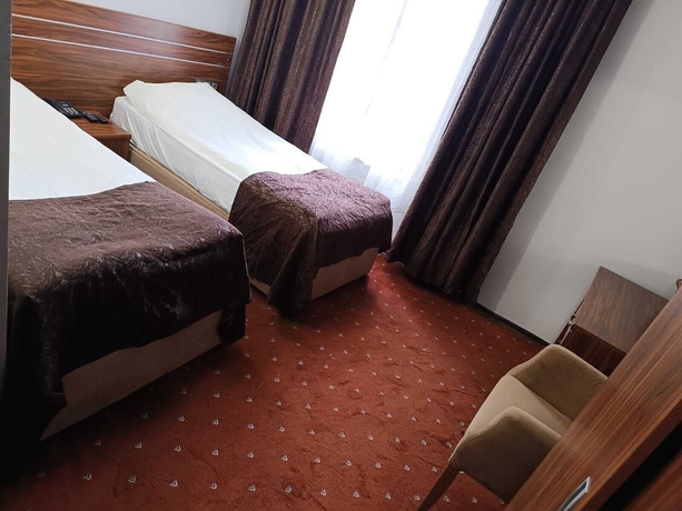 Imagen de la habitación del Pirotel Hotel. Foto 15