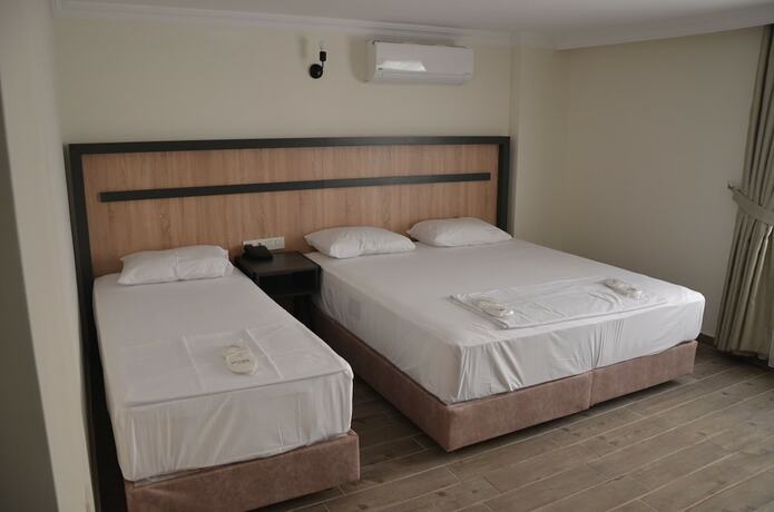 Imagen de la habitación del Piyes Otel. Foto 18