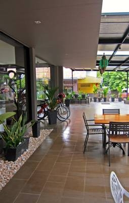 Imagen de los exteriores del Plan B Hotel. Foto 6