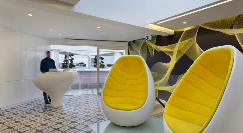 Imagen de los interiores del Poli House By Afi Hotels. Foto 8