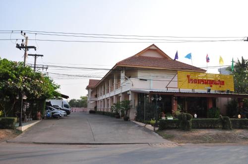 Imagen general del Poon Suk Hotel Kabin Buri. Foto 1