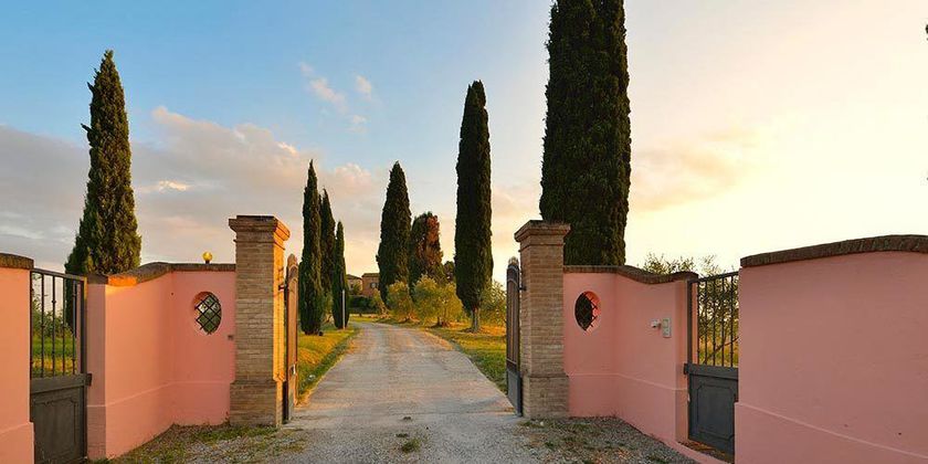 Imagen de los exteriores del Porsenna Resort. Foto 11