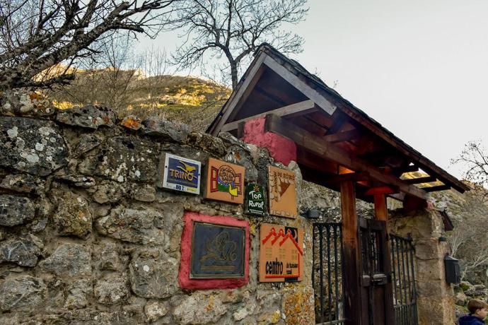 Imagen de los exteriores del Posada Real El Rincón de Babia. Foto 5