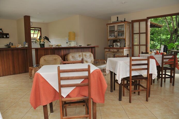 Imagen del bar/restaurante del Pousada Sarata Village Ferradura. Foto 2