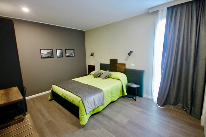 Imagen de la habitación del Pove 2.4 Hotel. Foto 12